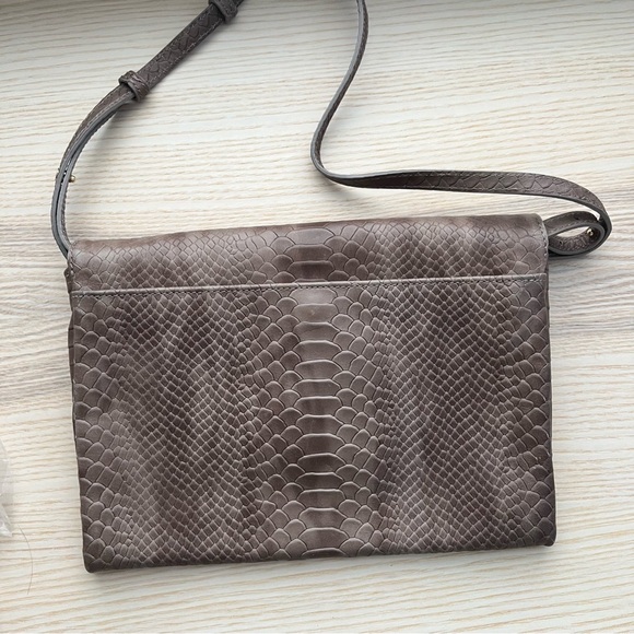 EUC Gigi New York Brown Leather Envelope Purse - Picture 2 of 6